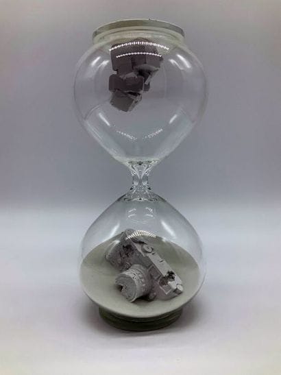 Daniel ARSHAM (Américain, né en 1980)

Hourglass...