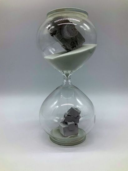 Daniel ARSHAM (Américain, né en 1980)

Hourglass...