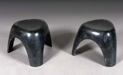 YANAGI SORI
Paire de tabourets modèle « ELEPHANT...