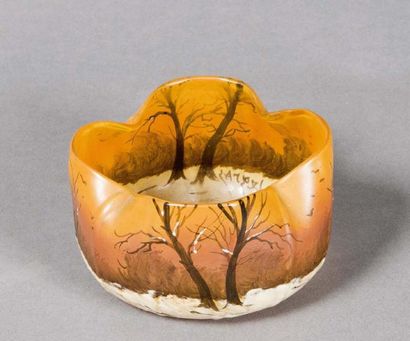 TRAVAIL FRANCAIS (XXe)
Coupe en pâte de verre...