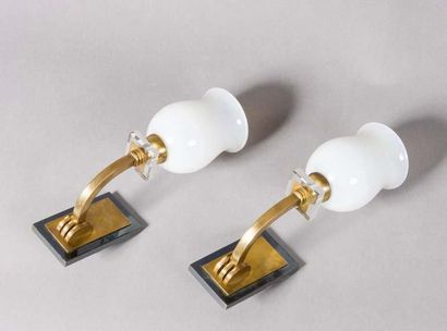 LEULEU Luminaires, vers 1960
Paire d'appliques...