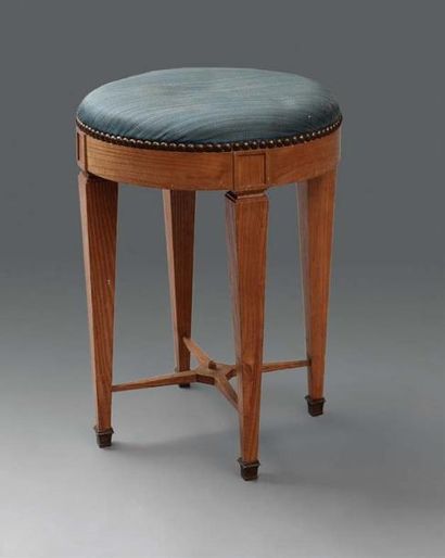TRAVAIL FRANCAIS, vers 1940
Tabouret en bois...