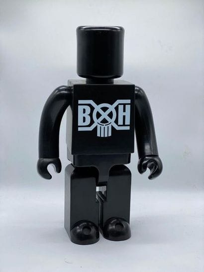 Kubrick

Bounty Hunter 1000%, 2011



Figurine...