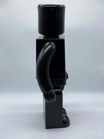 Kubrick

Bounty Hunter 1000%, 2011



Figurine...