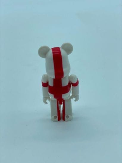 Be@rbrick 

Series 13 – England (Flag) 100%,...