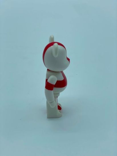 Be@rbrick 

Series 13 – England (Flag) 100%,...