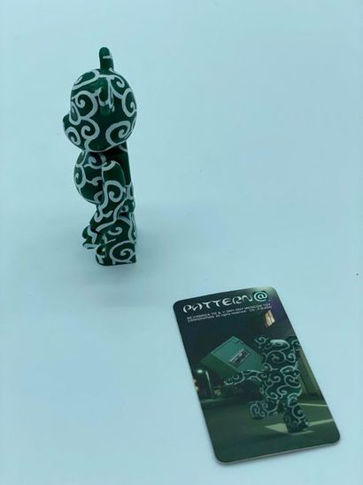 Be@rbrick 

Series 14 – (Pattern) 100%, 2007



Figurine...