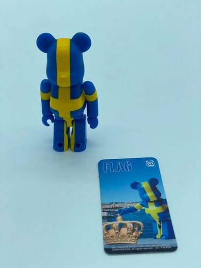 Be@rbrick 

Series 16 – Sweden (Flag) 100%,...