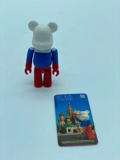 Be@rbrick 

Series 17 – Russia (Flag) 100%,...