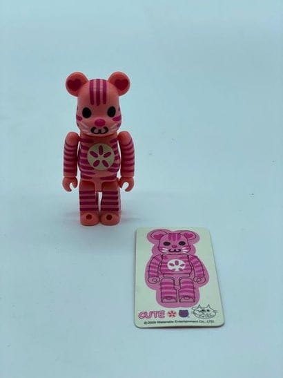 Be@rbrick 

Series 19 – Shokotan (Cute) 100%,...