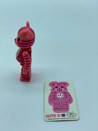 Be@rbrick 

Series 19 – Shokotan (Cute) 100%,...