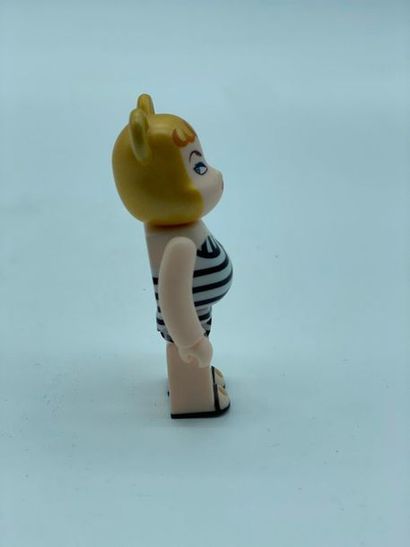 Be@rbrick 

Series 21 – Barbie (Cute) 100%,...