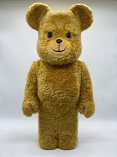 Be@rbrick 

TED 2 1000%, 2016 



Figurine...