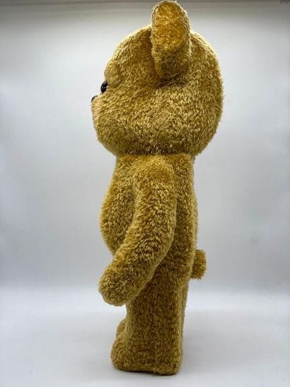 Be@rbrick 

TED 2 1000%, 2016 



Figurine...