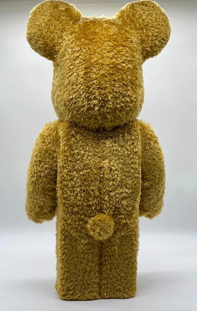 Be@rbrick 

TED 2 1000%, 2016 



Figurine...