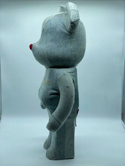Be@rbrick 

Levi’s Washed 1000%, 2015



Figurine...