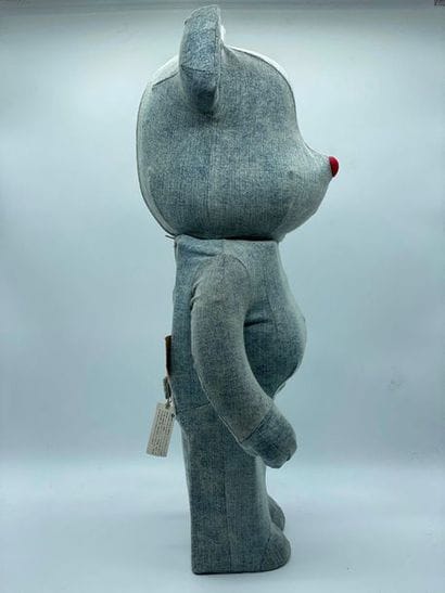 Be@rbrick 

Levi’s Washed 1000%, 2015



Figurine...