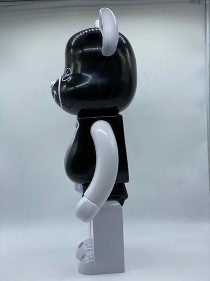 Be@rbrick 

FREEMASONRY 1000%, 2017 



Figurine...