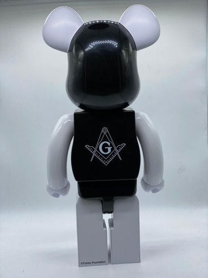 Be@rbrick 

FREEMASONRY 1000%, 2017 



Figurine...