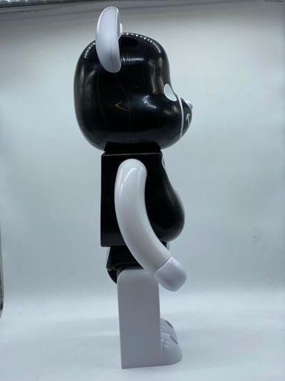 Be@rbrick 

FREEMASONRY 1000%, 2017 



Figurine...