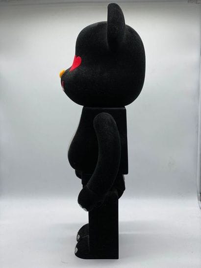 Be@rbrick 

Roen 1000%, 2009



Figurine...