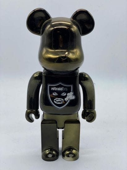 Be@rbrick 

Nitraid (Black) 400%, 2008



Figurine...