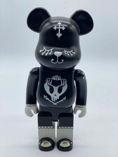 Be@rbrick 

Material Lolita 400%, 2002



Figurine...