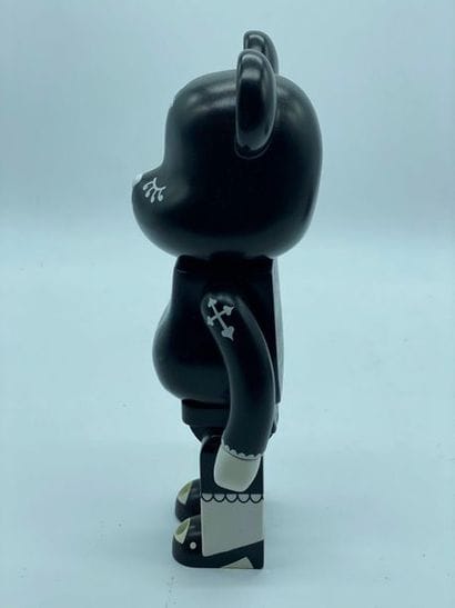 Be@rbrick 

Material Lolita 400%, 2002



Figurine...