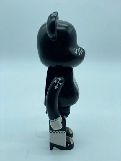 Be@rbrick 

Material Lolita 400%, 2002



Figurine...