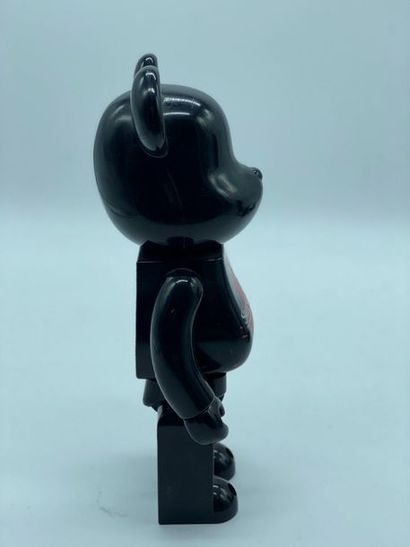Be@rbrick 

Sweeney Todd (Black) 400%, 2008



Figurine...