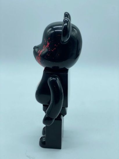 Be@rbrick 

Sweeney Todd (Black) 400%, 2008



Figurine...