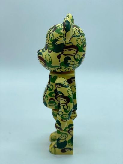Be@rbrick X Bape 

Play Milo Camo 400%, 2007



Figurine...