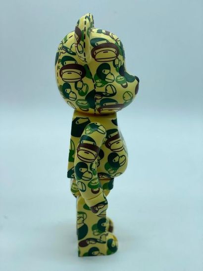 Be@rbrick X Bape 

Play Milo Camo 400%, 2007



Figurine...