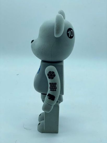 Be@rbrick 

LoopWheeler 400%, 2009 



Figurine...