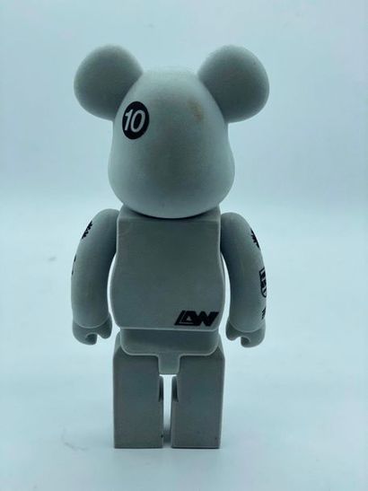 Be@rbrick 

LoopWheeler 400%, 2009 



Figurine...