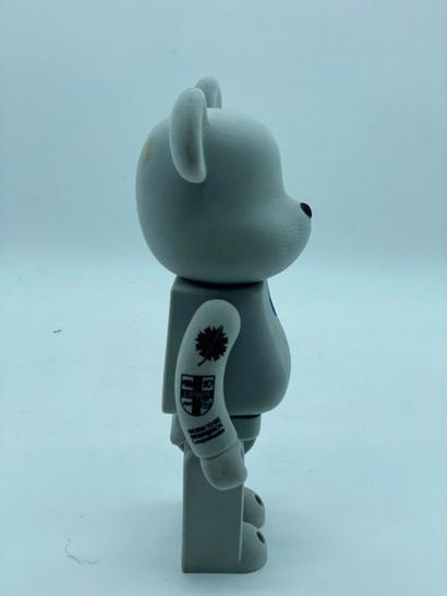 Be@rbrick 

LoopWheeler 400%, 2009 



Figurine...