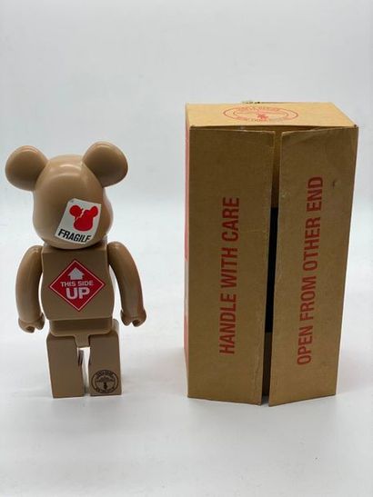 Be@rbrick 

Staple Jeff 400%, 2010 



Figurine...