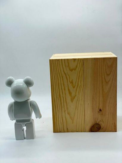 Be@rbrick 

K.Olin Tribu Porcelain 400%,...