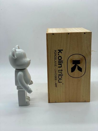 Be@rbrick 

K.Olin Tribu Porcelain 400%,...