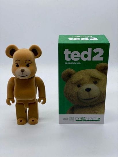 Be@rbrick 

Ted 2 400%, 2015 



Figurine...