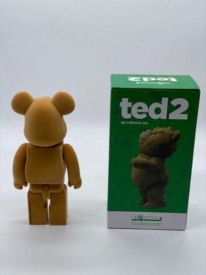 Be@rbrick 

Ted 2 400%, 2015 



Figurine...