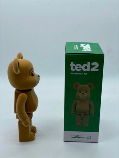 Be@rbrick 

Ted 2 400%, 2015 



Figurine...