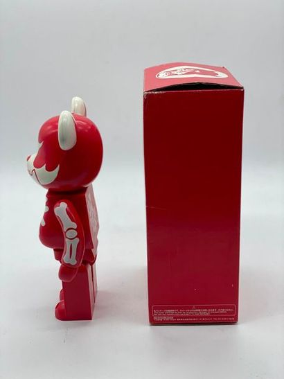Be@rbrick 

Balzac (Red) 400%, 2003 



Figurine...