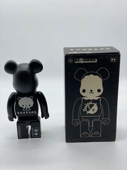 Be@rbrick 

BoaBear 400%, 2009



Figurine...