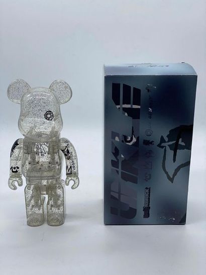 Be@rbrick 

Unkle (Clear) 400%, 2010



Figurine...