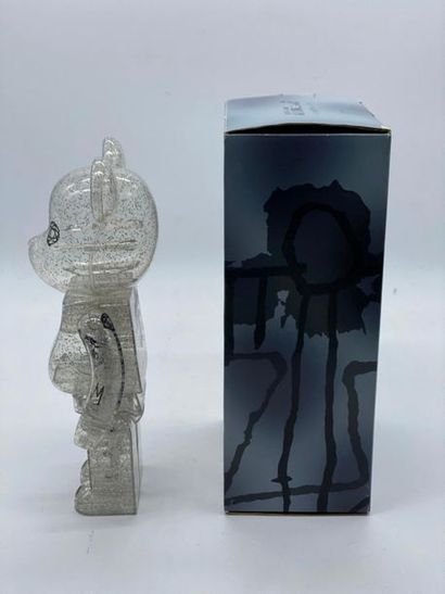 Be@rbrick 

Unkle (Clear) 400%, 2010



Figurine...
