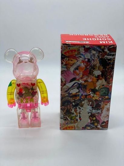 Be@rbrick 

Kim Songhe 400%, 2008



Figurine...