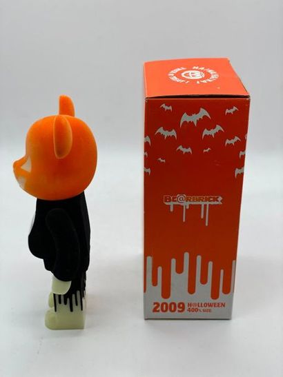 Be@rbrick 

H@lloween 400%, 2009



Figurine...