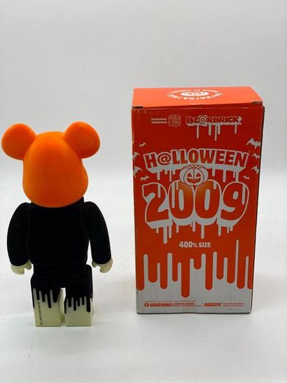 Be@rbrick 

H@lloween 400%, 2009



Figurine...