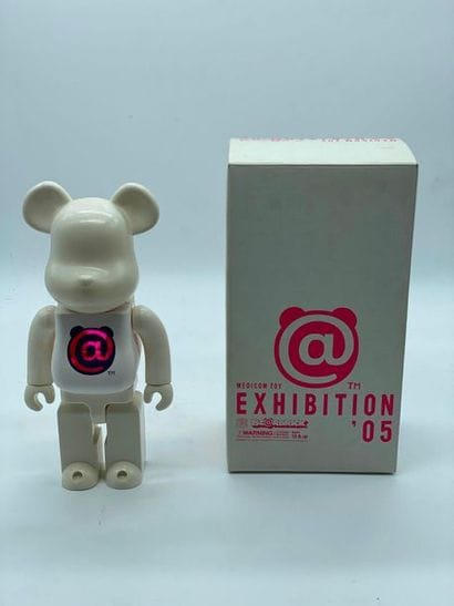 Be@rbrick 

Exhibition '05 400%, 2005 



Figurine...